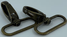 Load image into Gallery viewer, 1.5&quot; Lobster Swivel Hooks (2)
