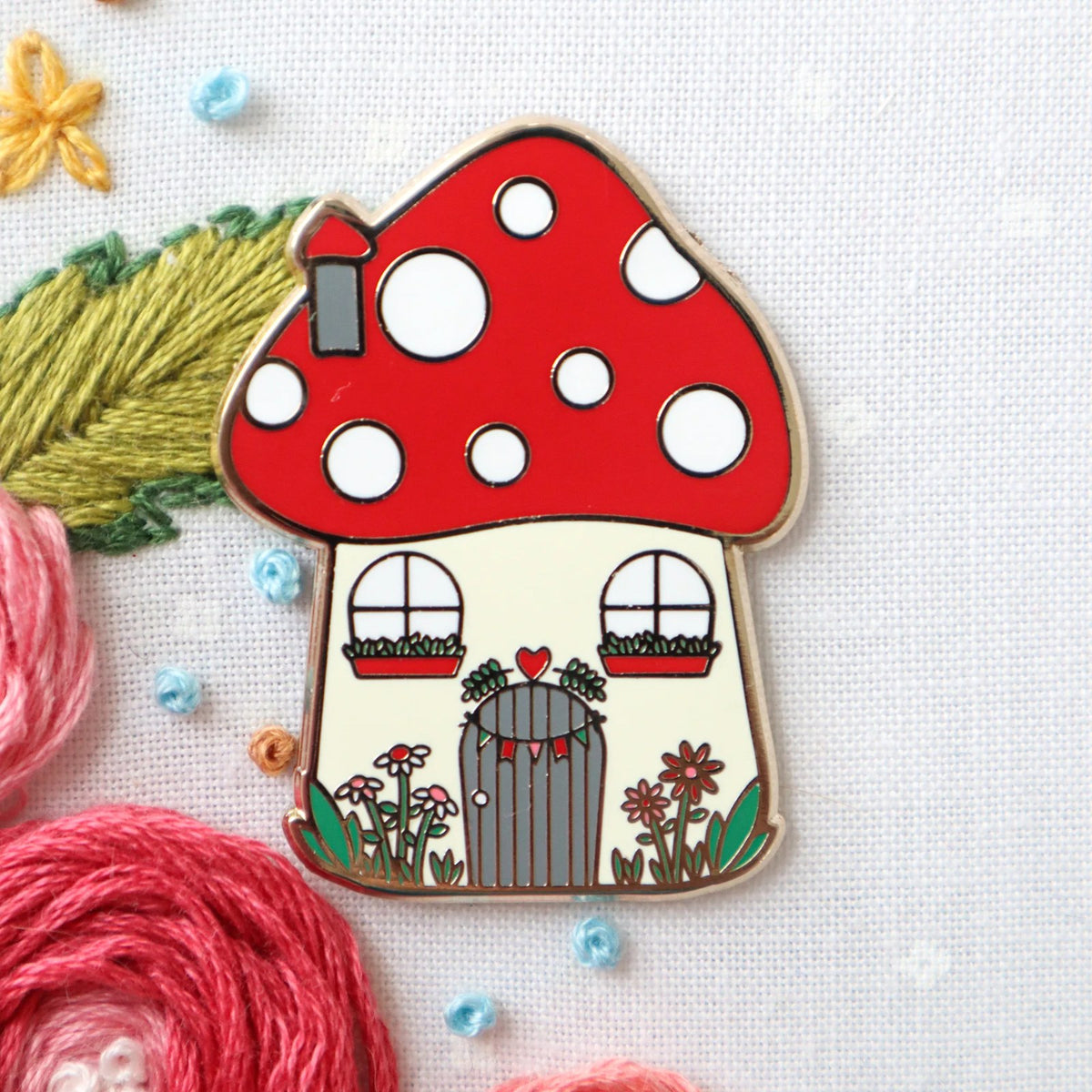 Woodland Mushroom House Magnetic Needle Minder